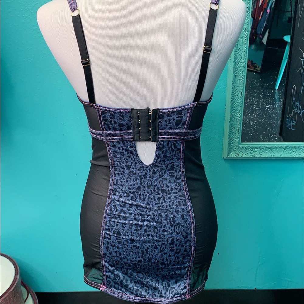 Lingerie - Picture 3 of 3
